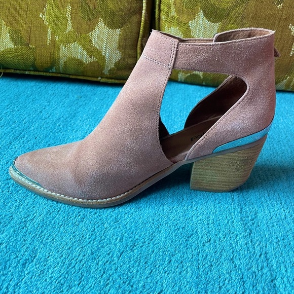 Jeffrey Campbell Woodruff suede cutout bootie | Blush | 9 - Picture 6 of 14